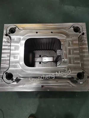 What Should We Pay Attention To When Operating Plastic Injection Molding?